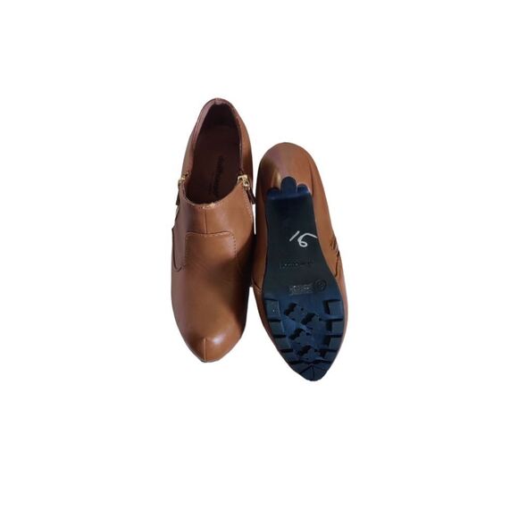 DOLLHOUSE Women's Piped Toe Bootie - Picture 3 of 5